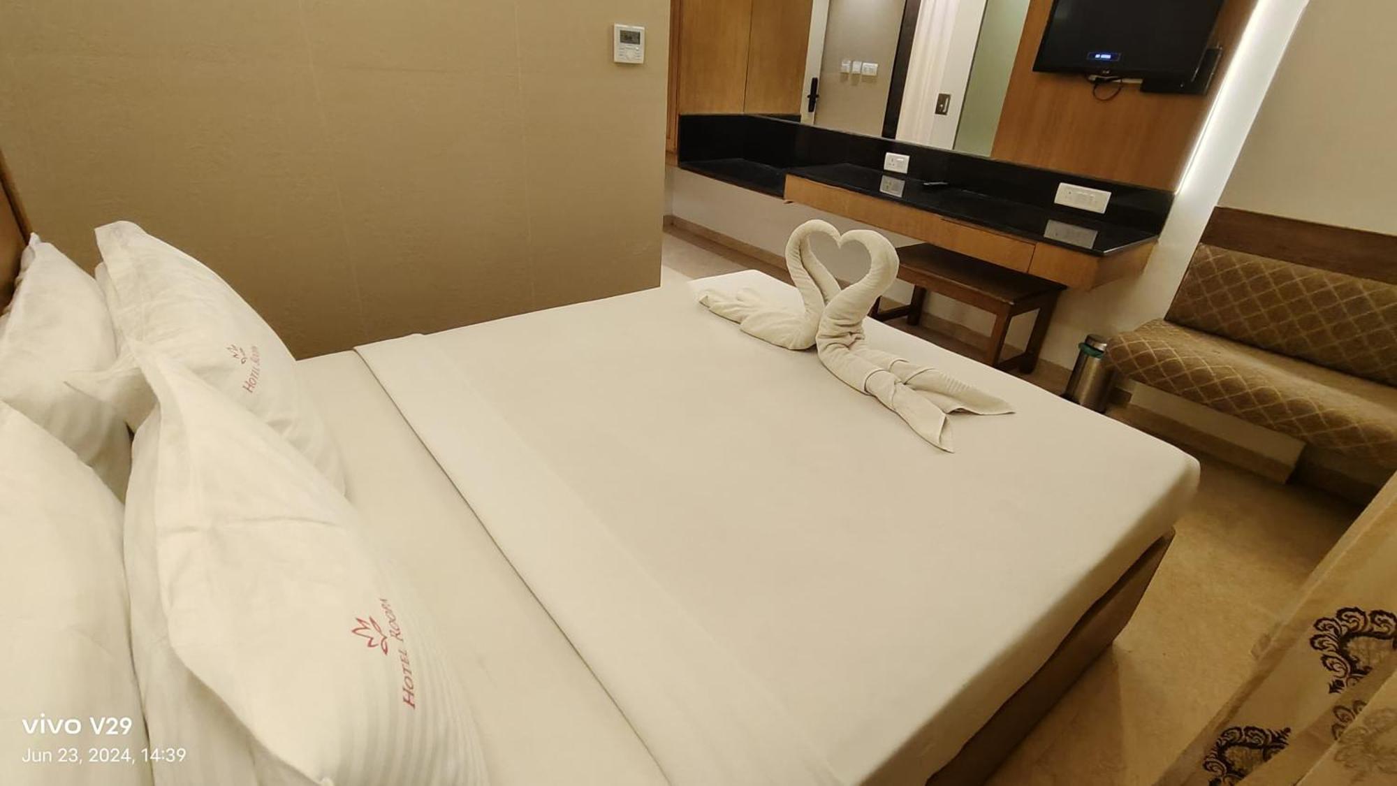 Hotel Roopa Mysore Bagian luar foto