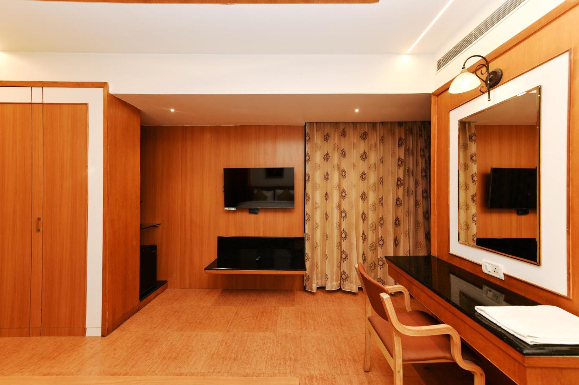 Hotel Roopa Mysore Bagian luar foto