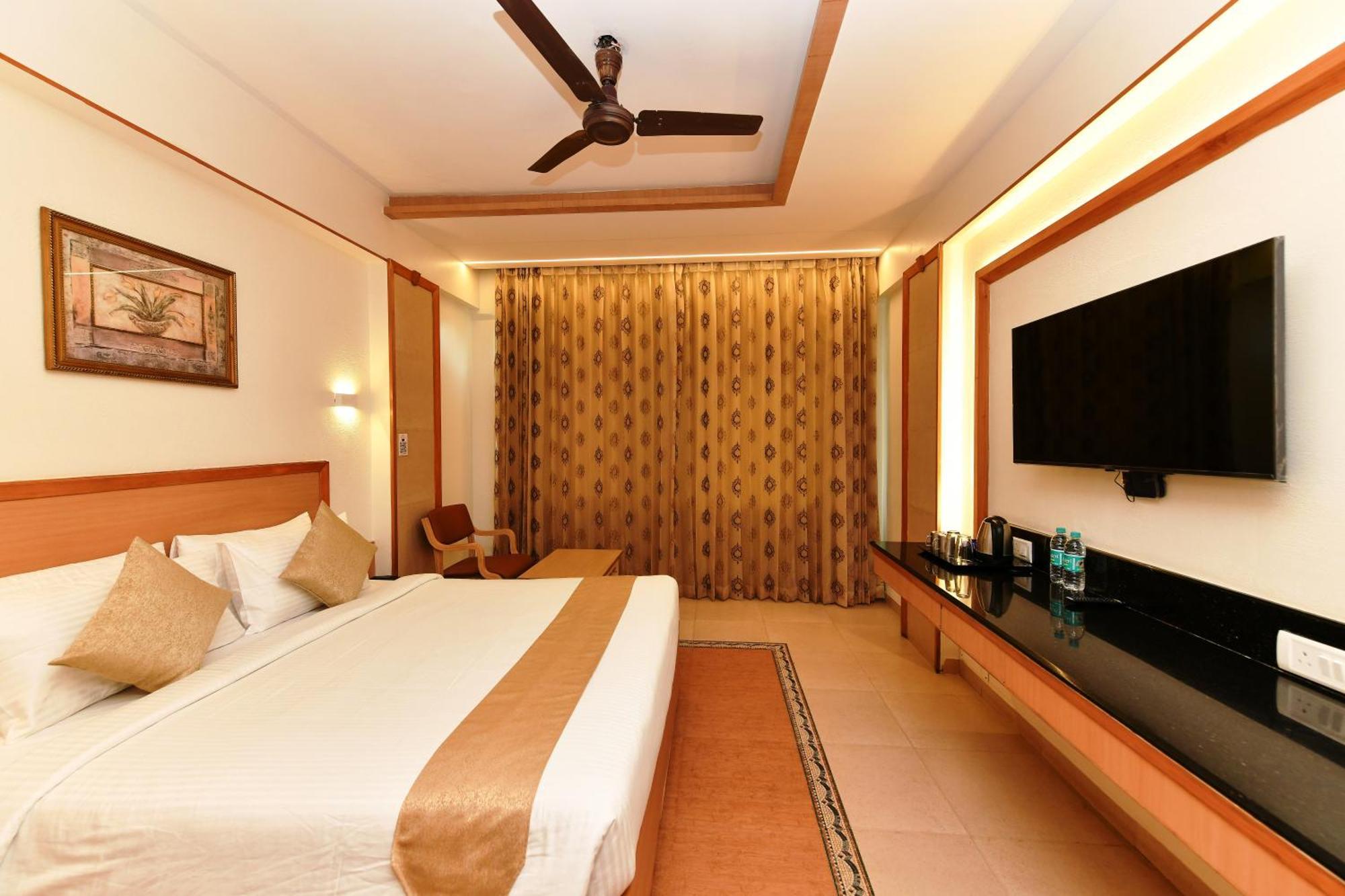 Hotel Roopa Mysore Bagian luar foto